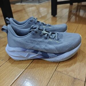Asics Womens Novablast 5 1012B765 Gray Running Shoes Sneakers Size 7